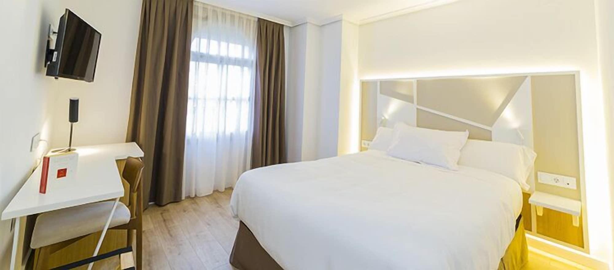 Hospedium Hotel Canitas Maite Gastronomico กาซาส อิวาเญส ภายนอก รูปภาพ