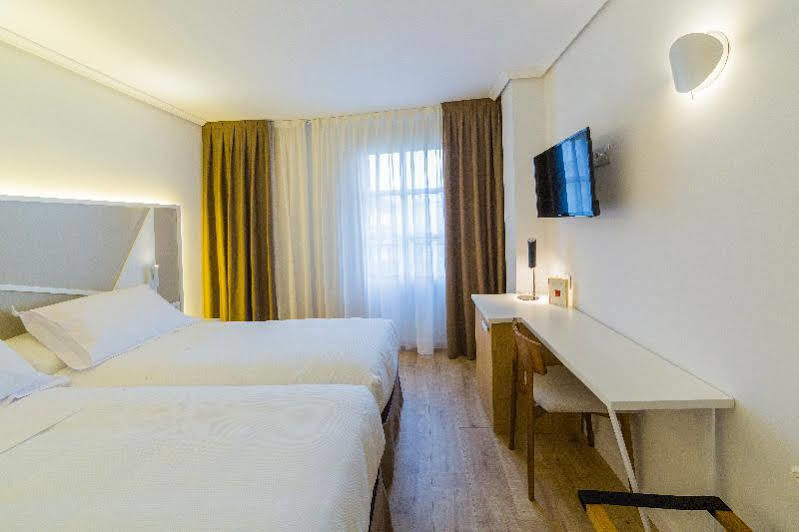 Hospedium Hotel Canitas Maite Gastronomico กาซาส อิวาเญส ภายนอก รูปภาพ